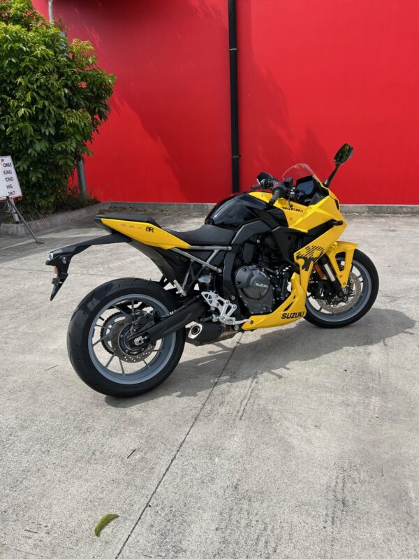 SUZUKI GSX-8R - Image 5