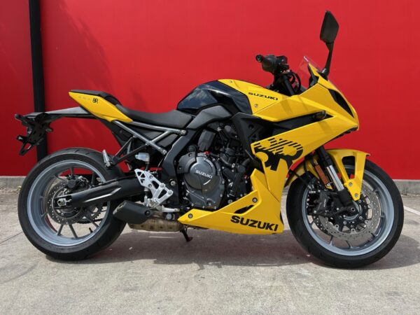 SUZUKI GSX-8R - Image 2