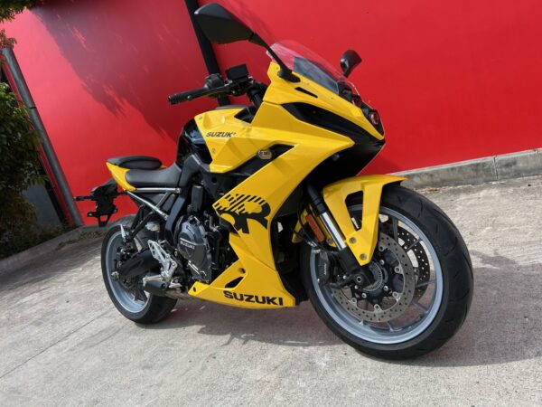 SUZUKI GSX-8R - Image 12
