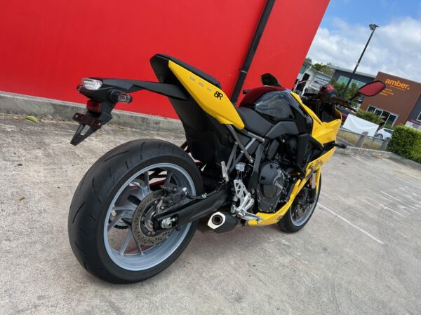 SUZUKI GSX-8R - Image 11