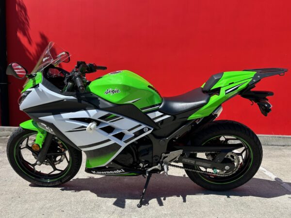 KAWASAKI NINJA 300 - Image 5