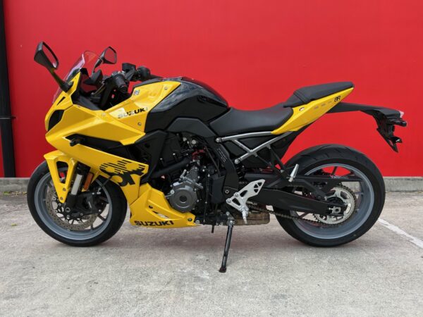 SUZUKI GSX-8R - Image 10