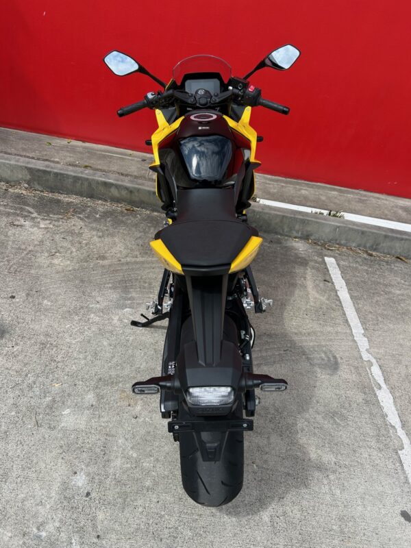SUZUKI GSX-8R - Image 6