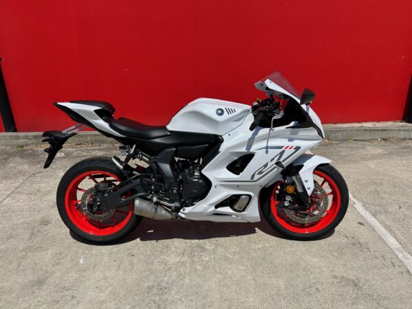 YAMAHA YZF-R7LA