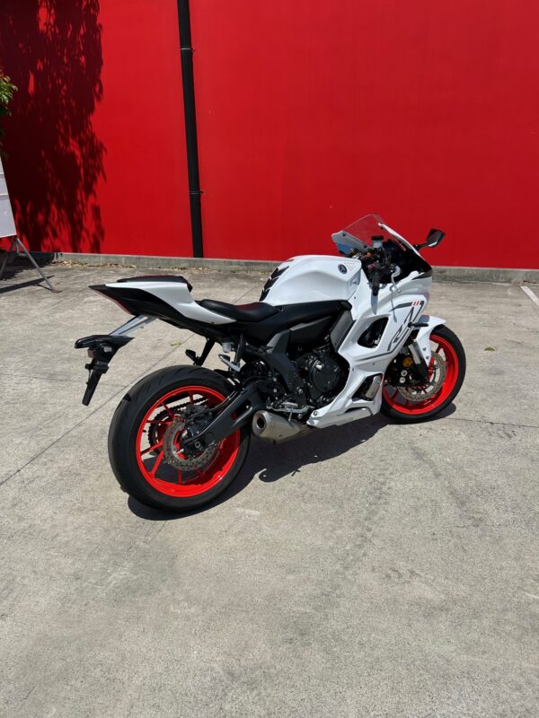 YAMAHA YZF-R7LA - Image 11