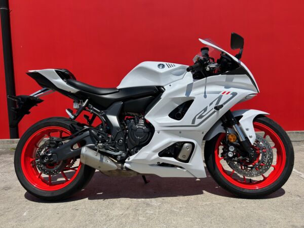 YAMAHA YZF-R7LA - Image 2