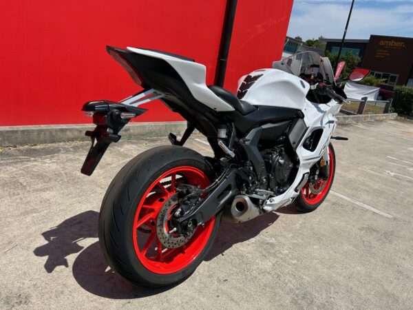 YAMAHA YZF-R7LA - Image 4